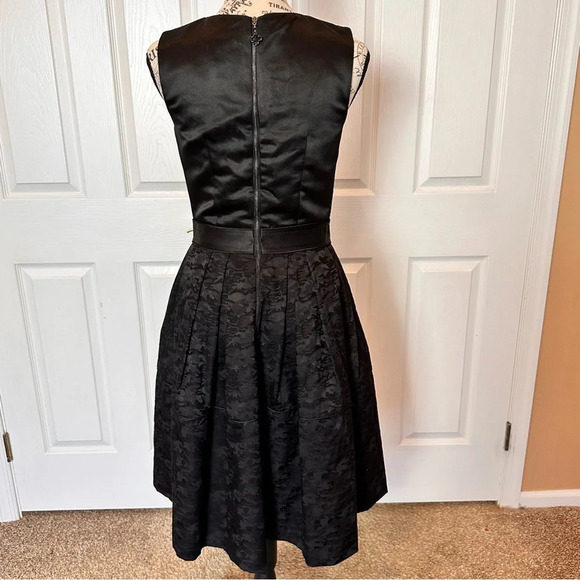 PINK TARTAN Black Brocade Sleeveless Pleated Cocktail Party Dress Sz 2 STUNNING - Picture 4 of 14